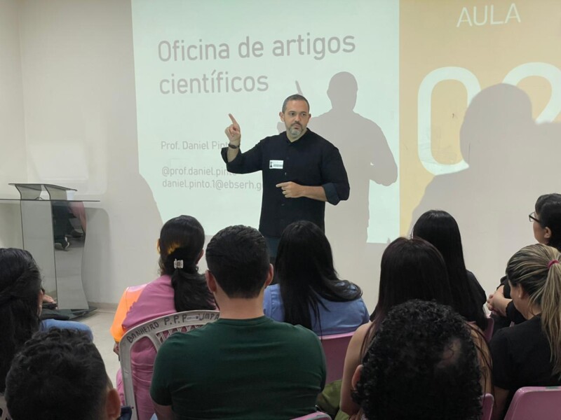 oficina-cientifica-orienta-colaboradores-do-chs-sobre-buscas-em-bases-de-dados